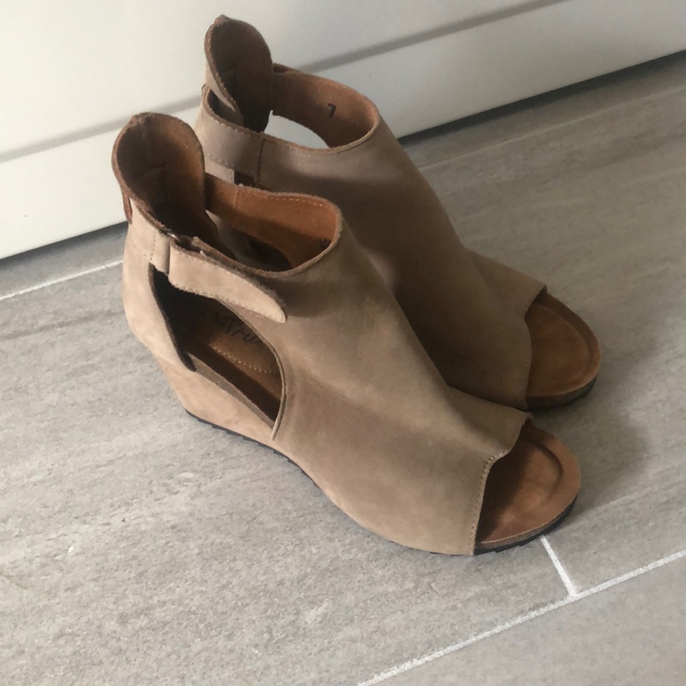 Wedge shoes
